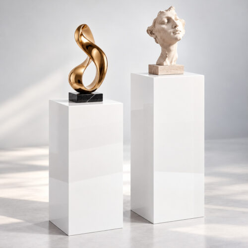 Minimalistyczna galeria_ złota abstrakcja i klasyczne popiersie